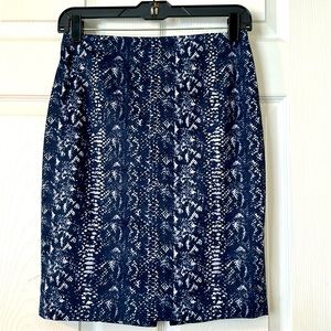 EUC. Snakeskin print Tahari pencil skirt.
